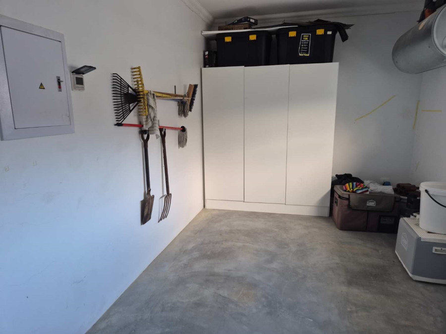 To Let 2 Bedroom Property for Rent in Hunters Estate Western Cape